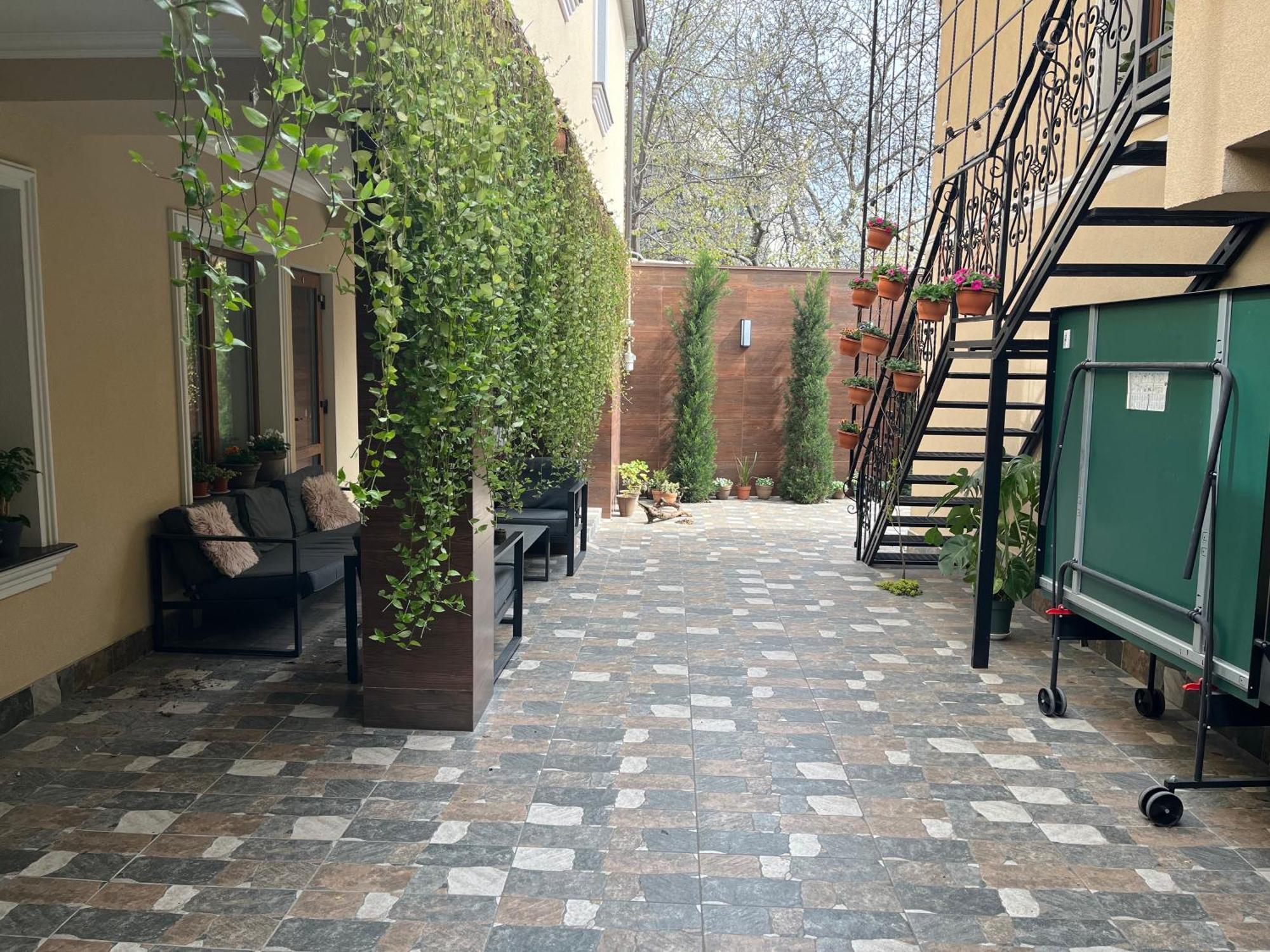 77/5 Hotell Chişinau Exteriör bild