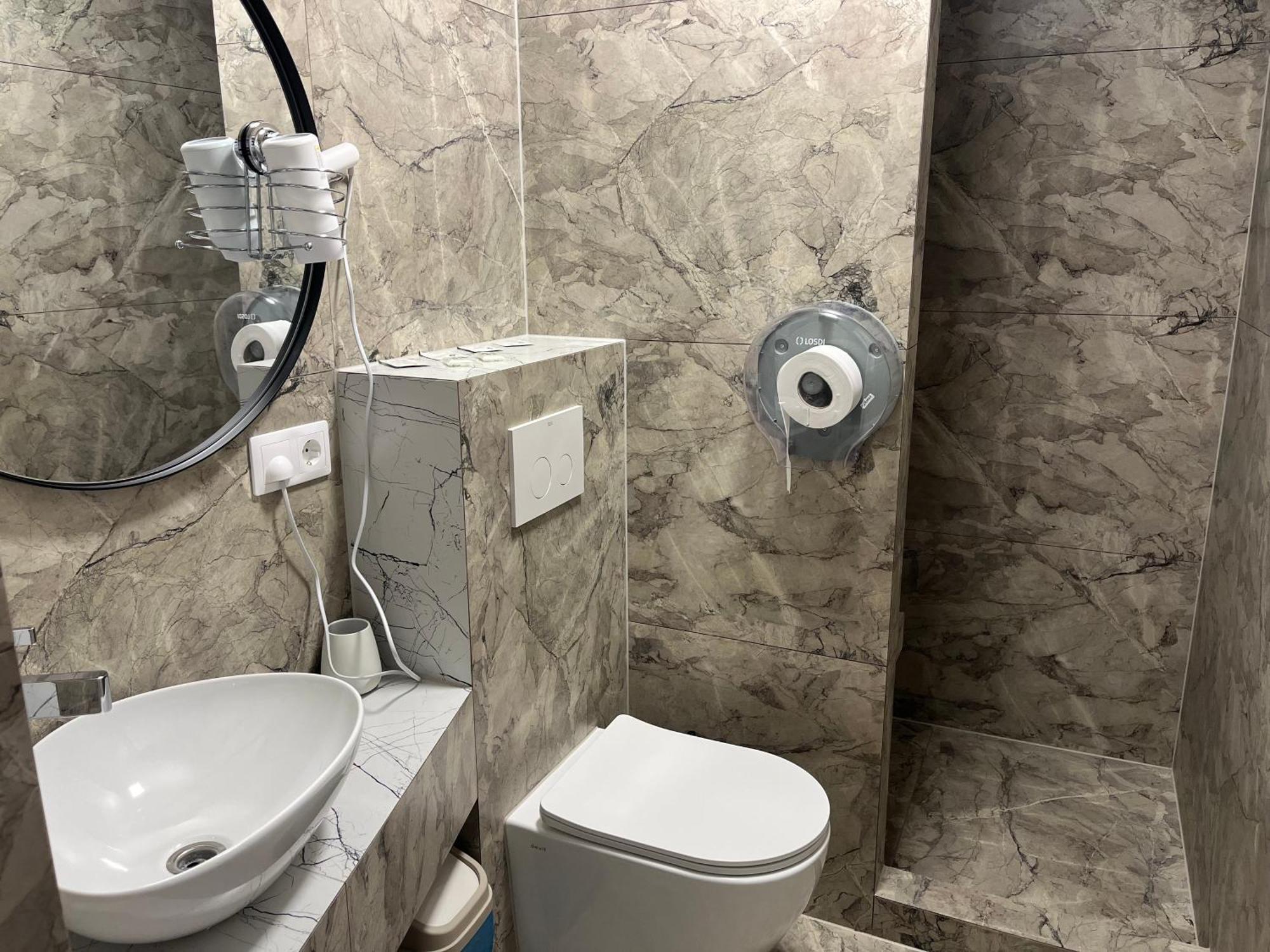 77/5 Hotell Chişinau Exteriör bild